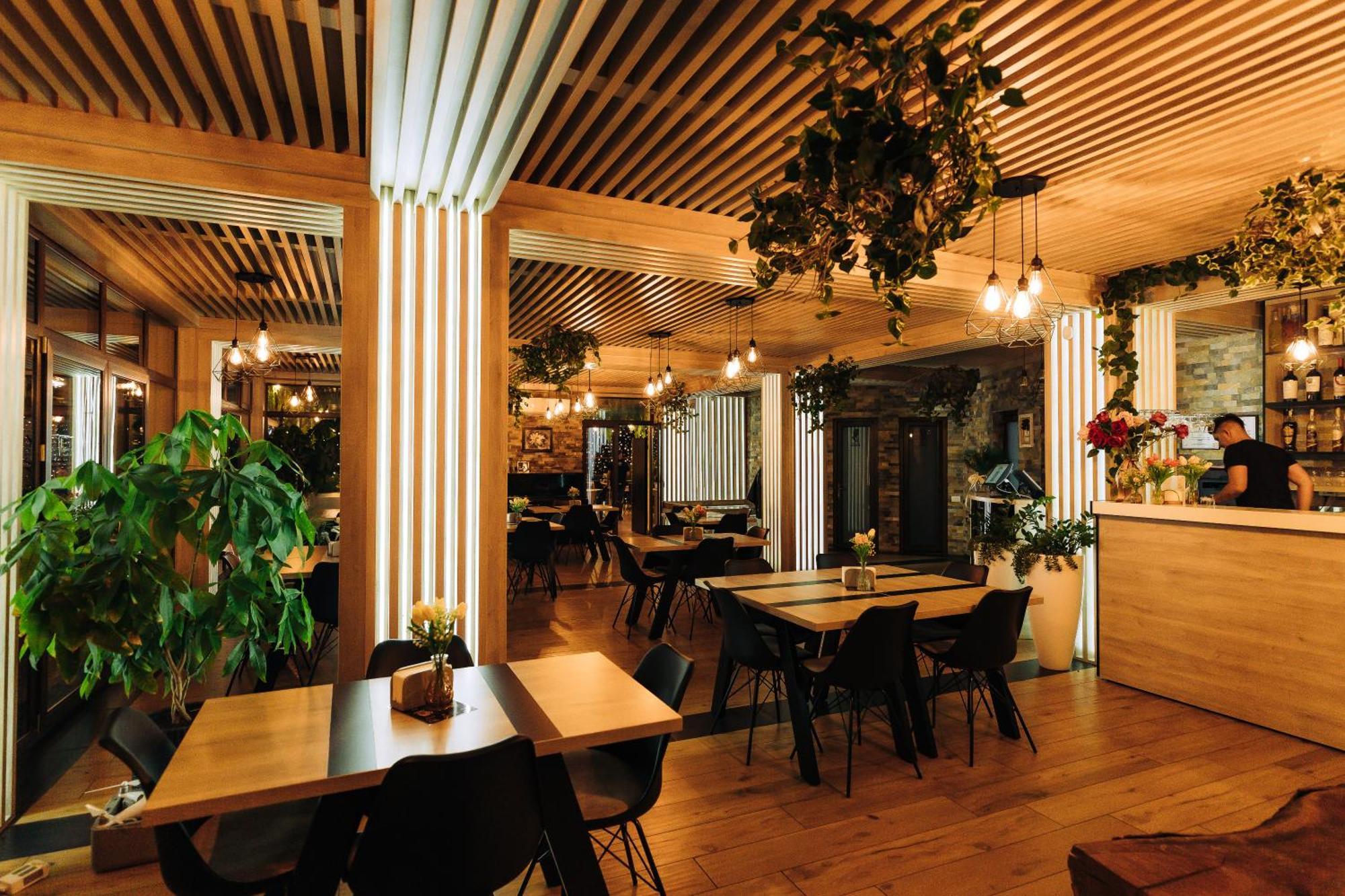 L'Invidia Hotel Novaci-Străini Екстериор снимка