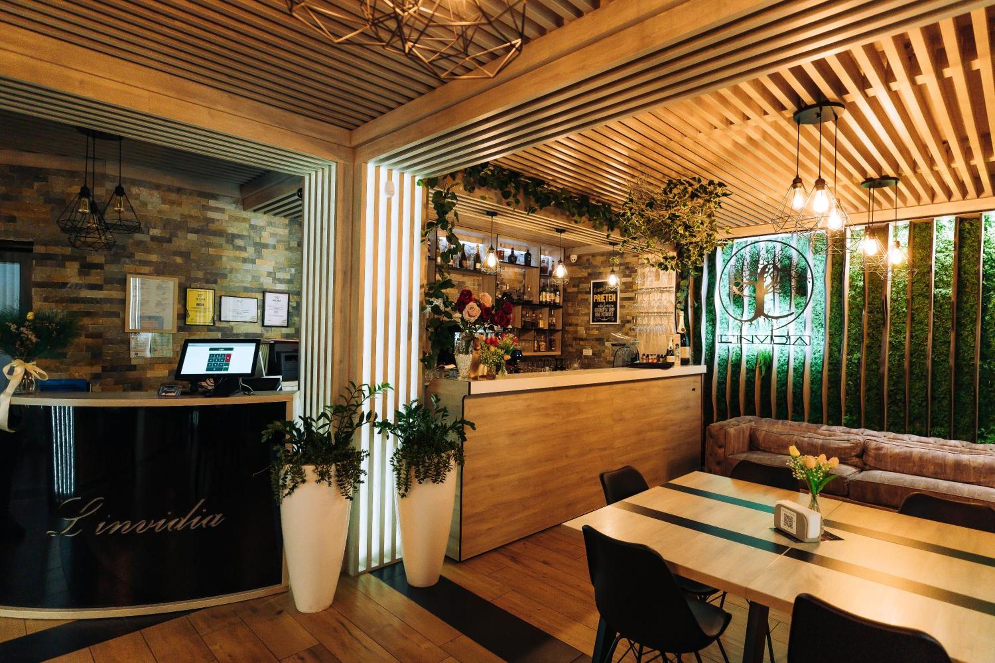 L'Invidia Hotel Novaci-Străini Екстериор снимка
