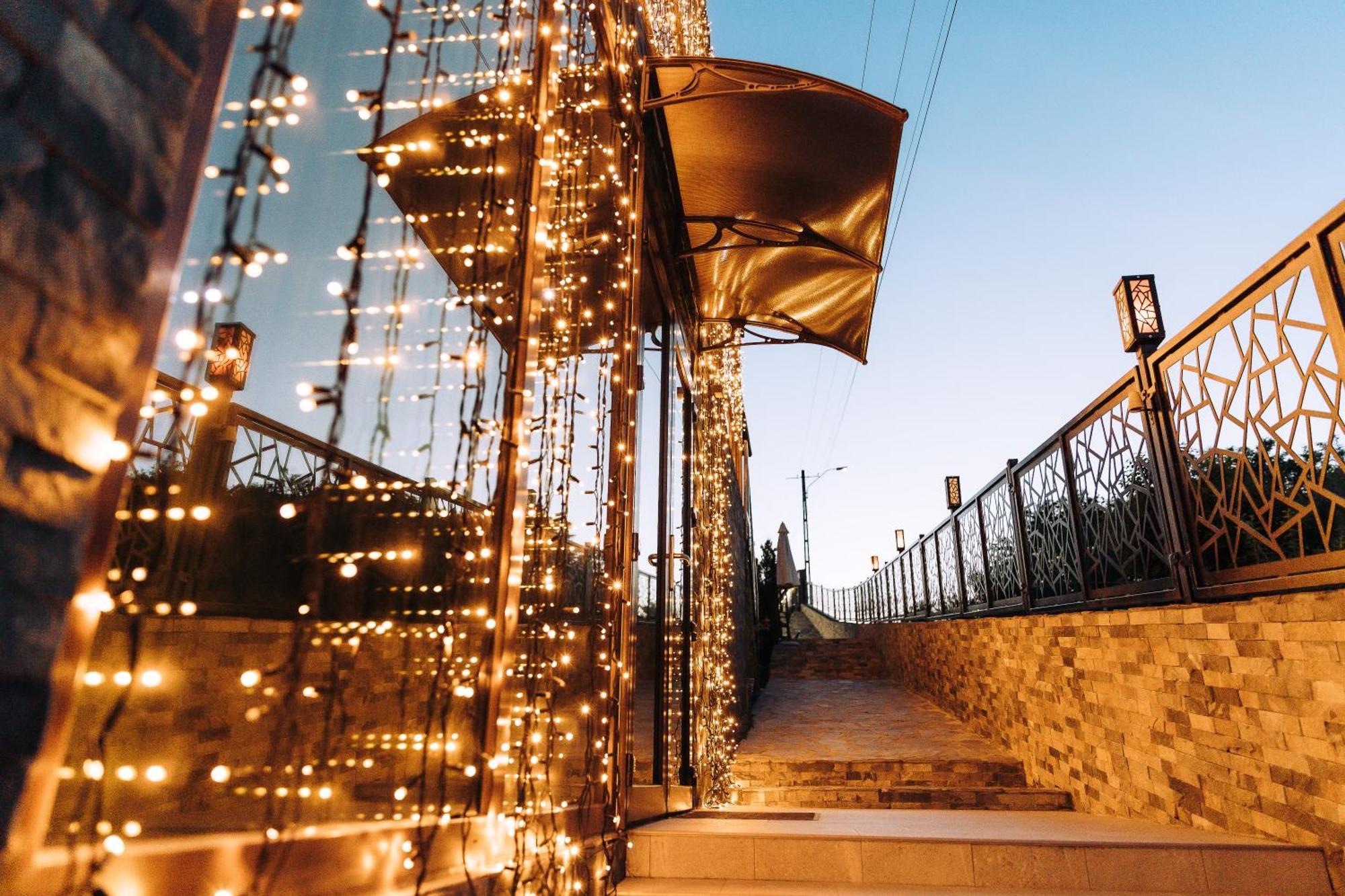 L'Invidia Hotel Novaci-Străini Екстериор снимка